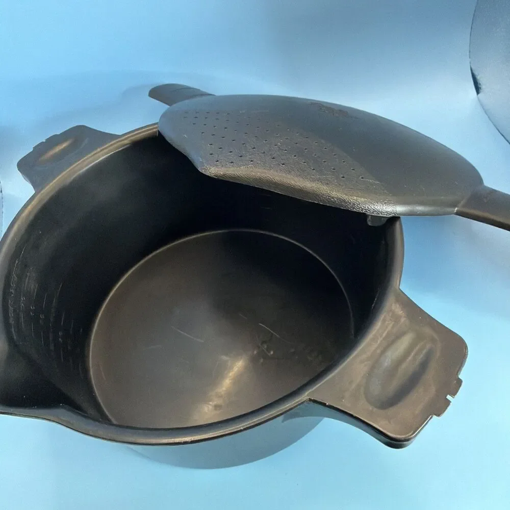 Pampered Chef Micro Cooker Microwave Steamer Large 8 Cup 2 Quart #2778 Black